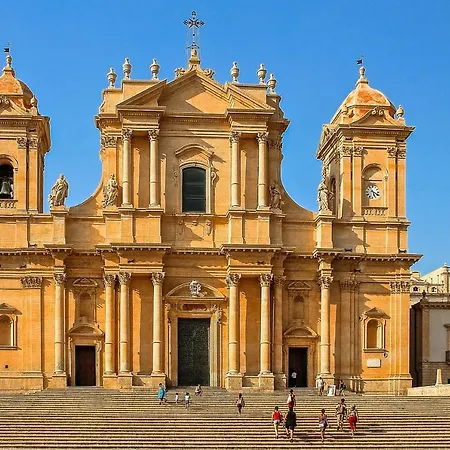 Casa de Férias Sealand House Near The Sandy Beach, Parking & Wifi Avola